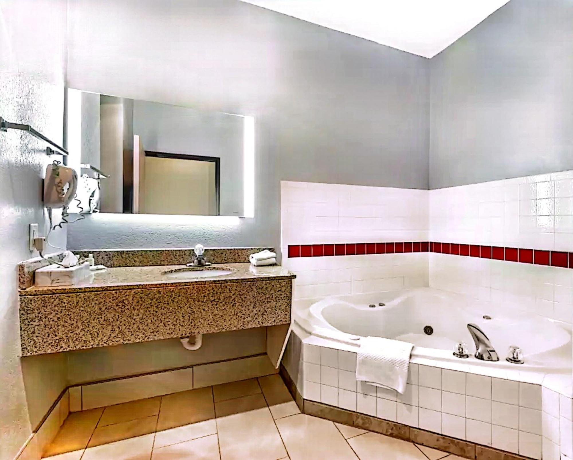 Quality Inn & Suites Manhattan Luaran gambar