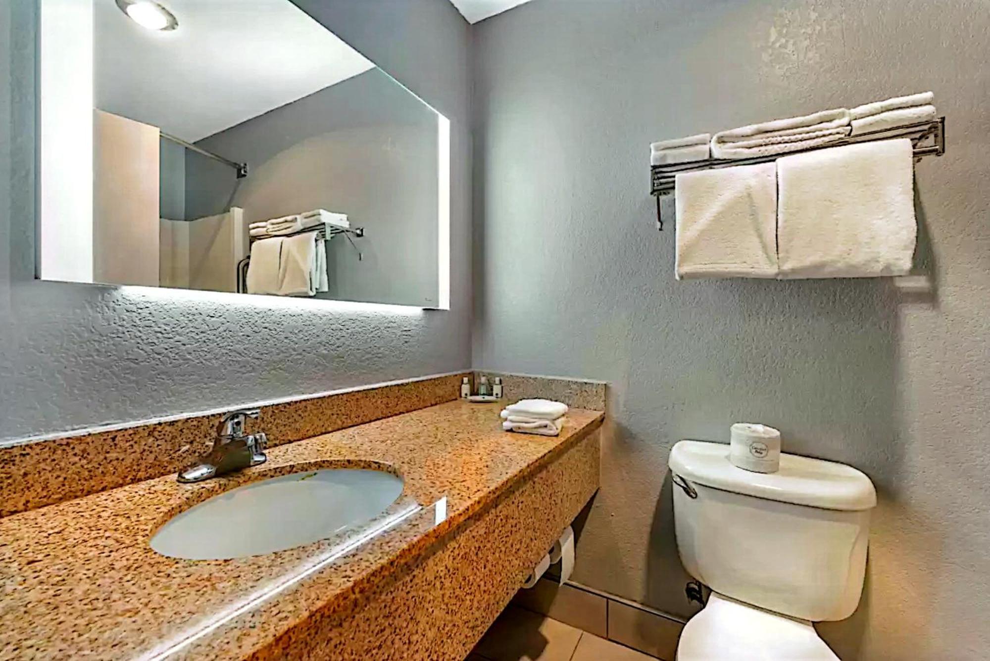 Quality Inn & Suites Manhattan Luaran gambar