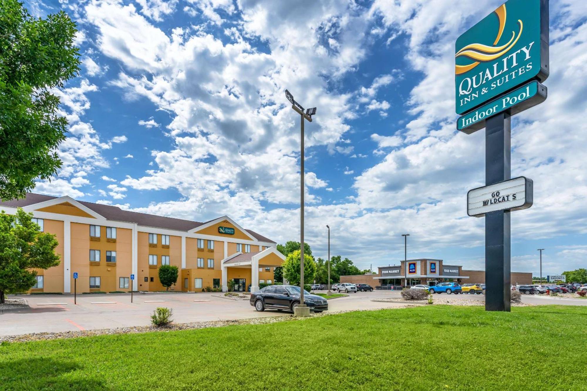 Quality Inn & Suites Manhattan Luaran gambar