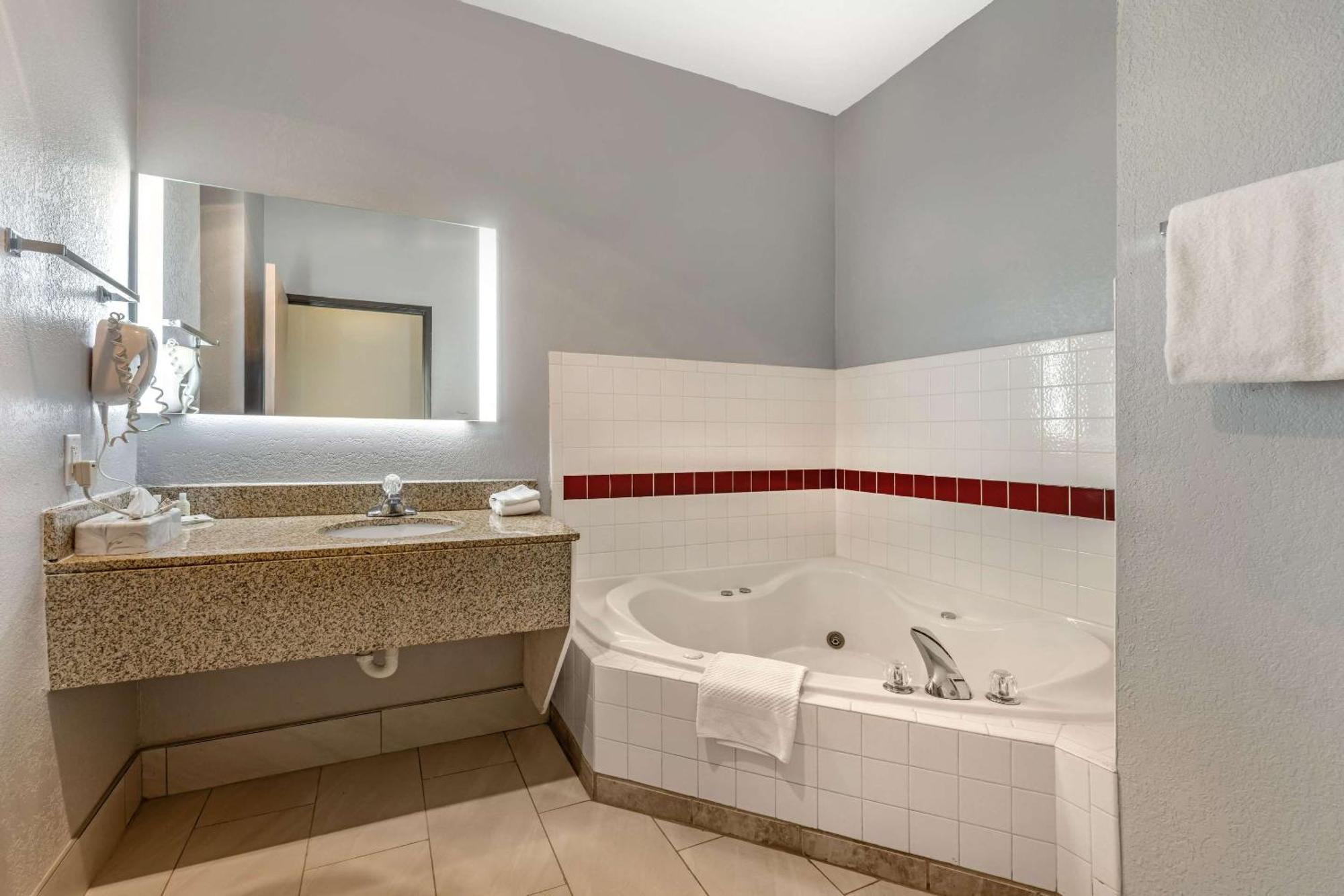 Quality Inn & Suites Manhattan Luaran gambar