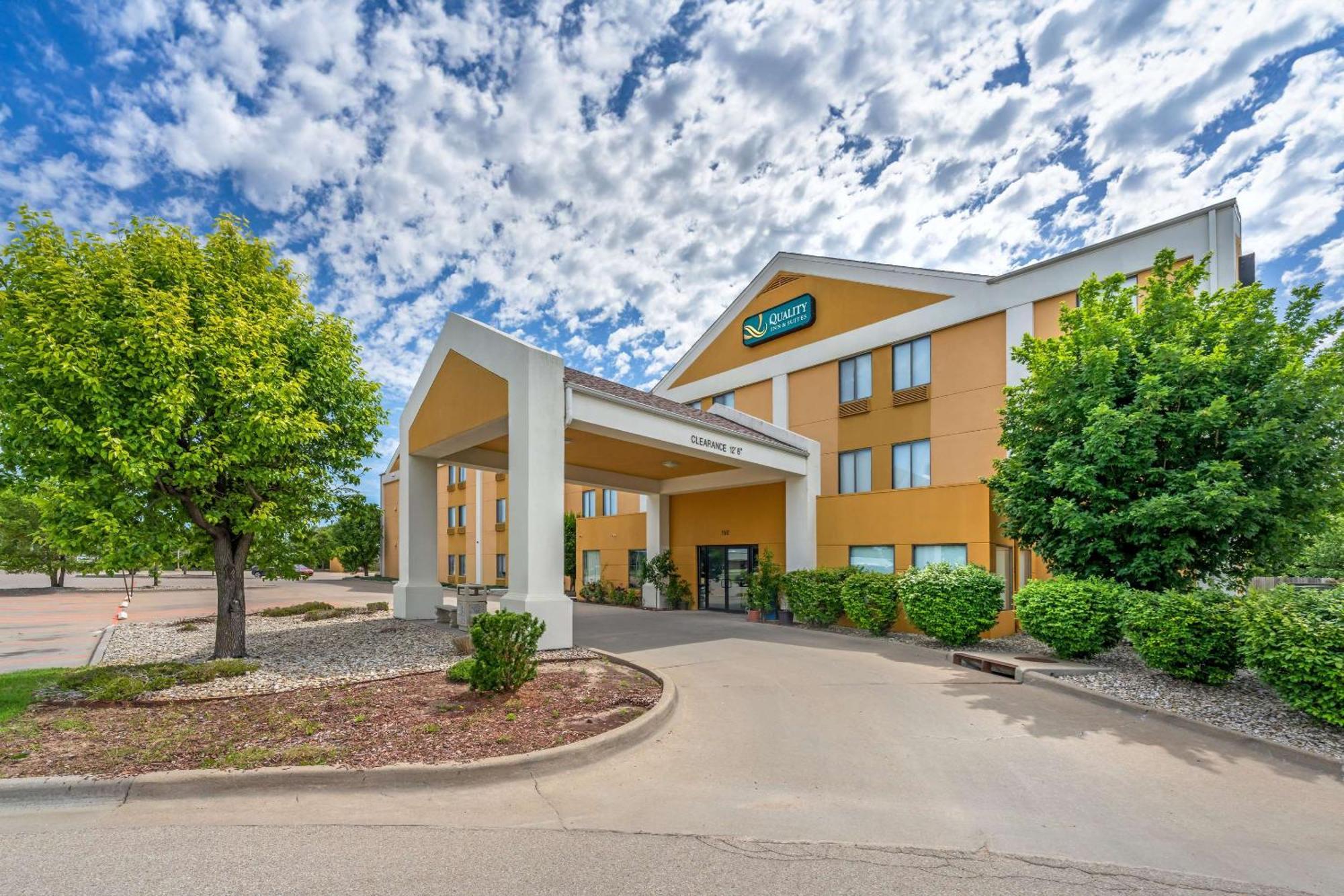 Quality Inn & Suites Manhattan Luaran gambar